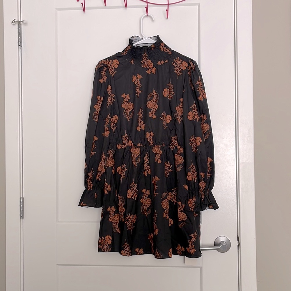 NWT puff sleeve high neck dress